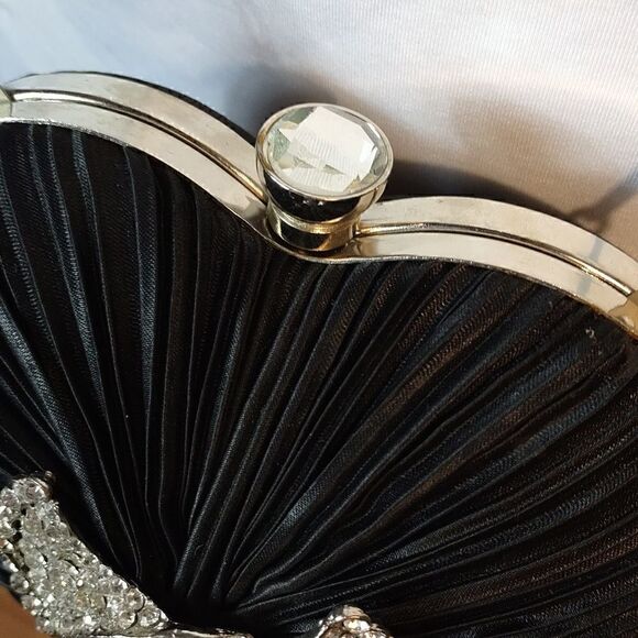 Heart Shaped Rhinestone Bow Crossbody Mini Bag - Picture 4 of 7